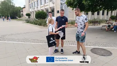 Млади хора в дейност